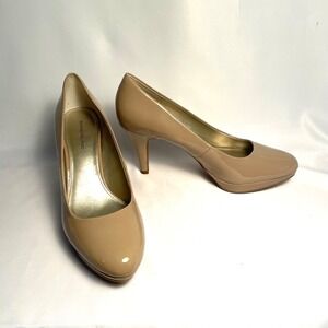 Bandolino Women's Nude Patent Pump Size 9 Heels 3/4" Platform Approx 3.5 Heel